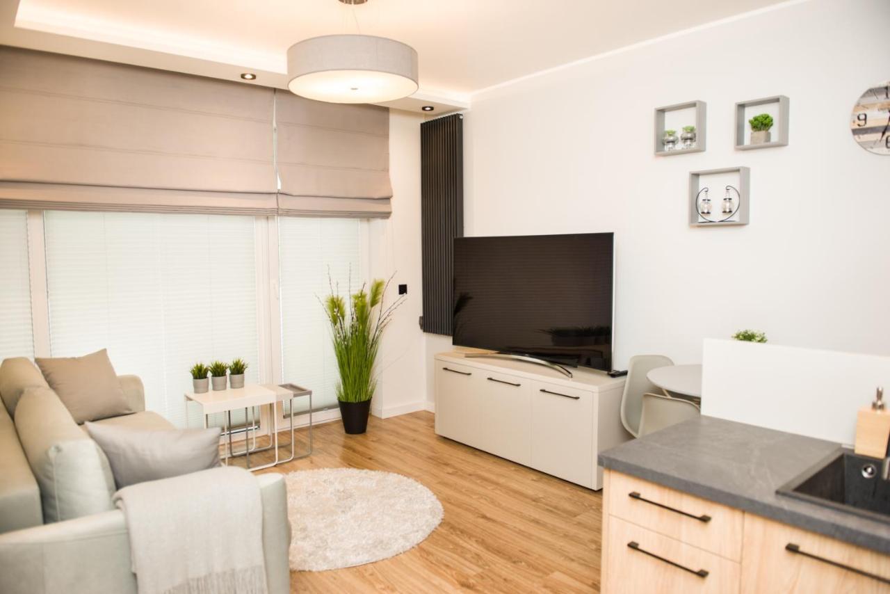 Beautiful Days In Apartment