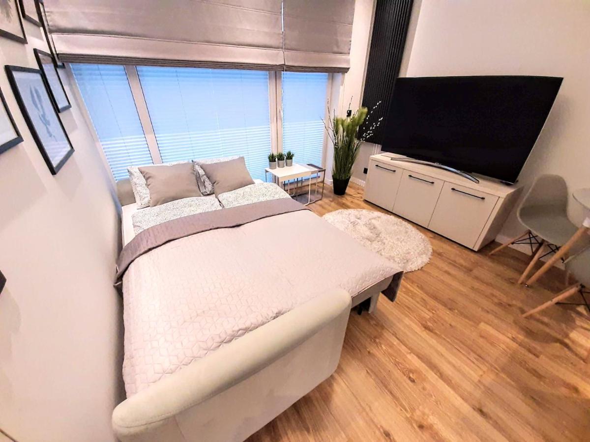 Beautiful Days In Apartment *